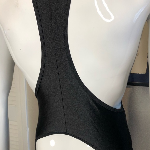 Mens SkinFit dangerous curves singlet size small. - Picture 5 of 8